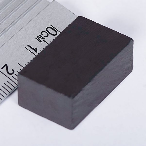 Feritový magnet kvádr 22x15x12 mm - Y30BH