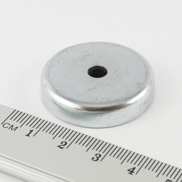 Magnet v pouzdře s dírou pro skrutku 32x7 mm (feritový)