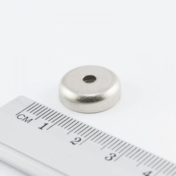 Magnet v pouzdře s dírou pro šroub 16x5 mm