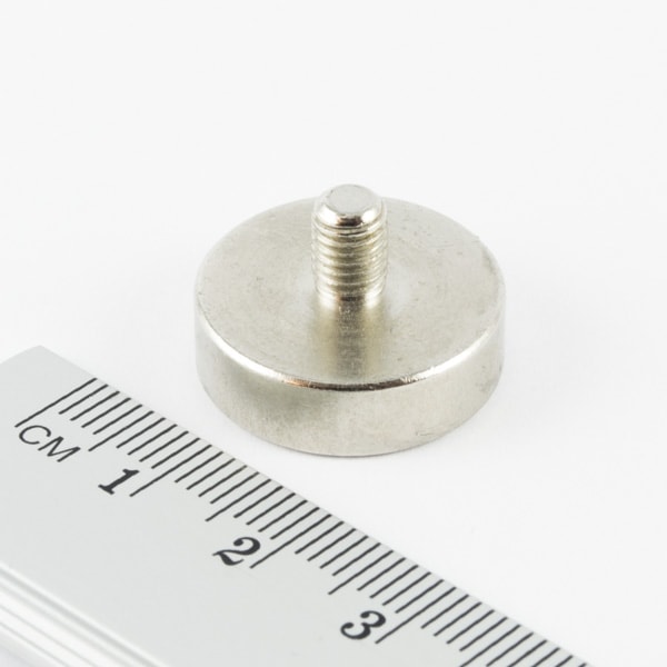 Magnet v pouzdře s vnějším závitem 20x5 mm