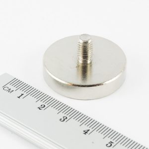 Magnet v pouzdře s vnějším závitem 32x7 mm