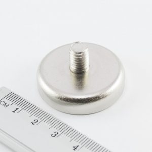 Magnet v pouzdře s vnějším závitem 36x8 mm