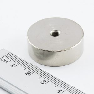 Magnet v pouzdře s vnitřním závitem 29x10 mm