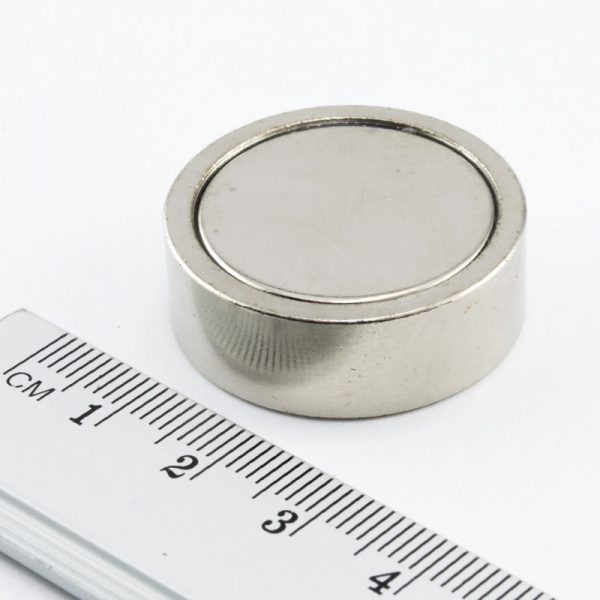 Magnet v pouzdře s vnitřním závitem 29x10 mm