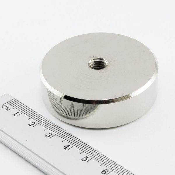 Magnet v pouzdře s vnitřním závitem 50x15 mm