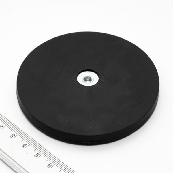 Magnet v pouzdře s vnitřním závitem 88x8,5 mm pogumovaný