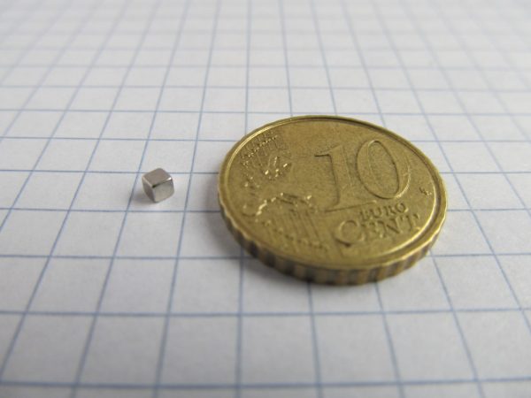 Neodymový magnet kostka 2x2x2 mm - N52