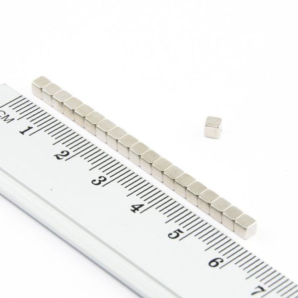 Neodymový magnet kostka 3x3x3 mm - N38
