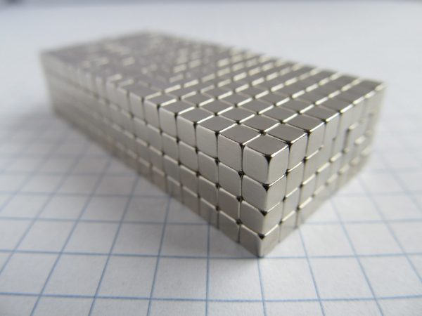 Neodymový magnet kostka 3x3x3 mm - N38
