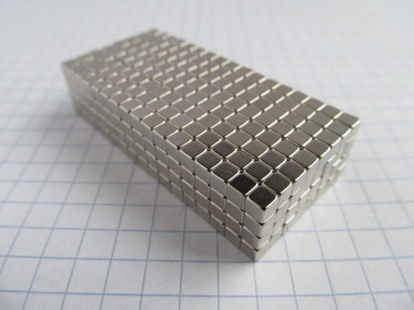 Neodymový magnet kostka 3x3x3 mm - N52