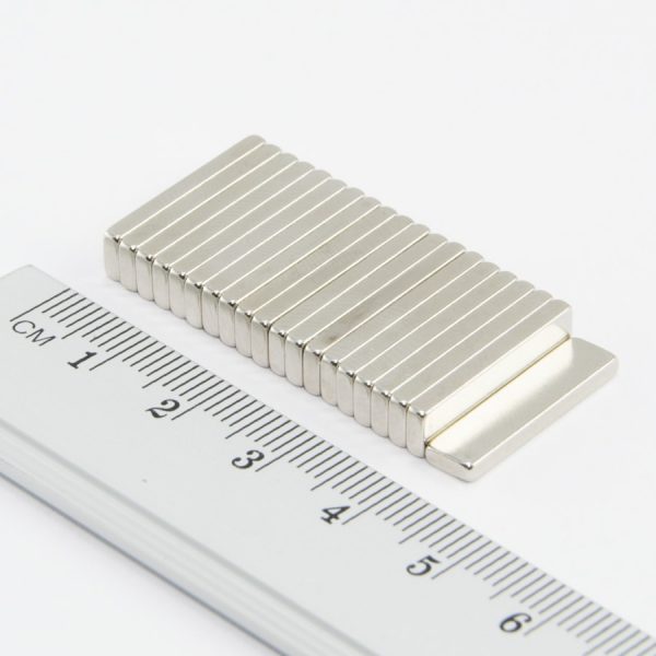 Neodymový magnet kvádr 20x5x2 mm - N44H