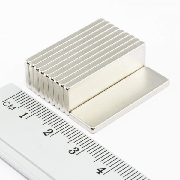 Neodymový magnet kvádr 30x10x1,5 mm -N38
