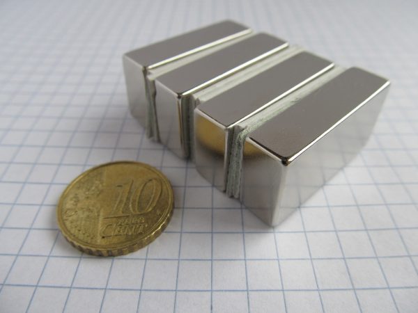 Neodymový magnet kvádr 30x15x8 mm - N38