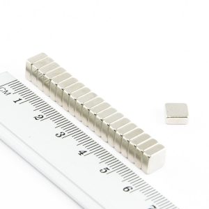Neodymový magnet kvádr 7x7x3 mm - N38