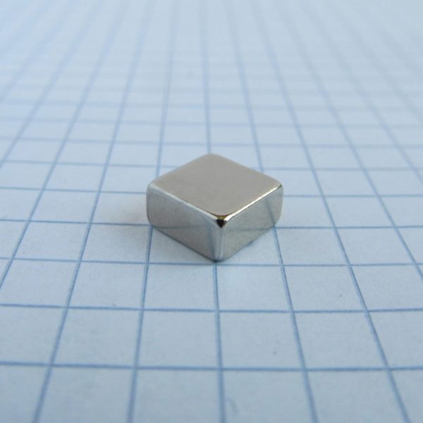 Neodymový magnet kvádr 8x8x4 mm - N38