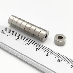 Neodymový magnet prsten 10-4x5 mm - N38