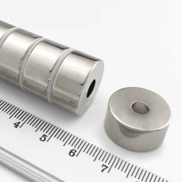 Neodymový magnet prsten 22-6x10 mm - N38