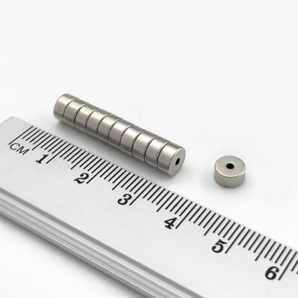 Neodymový magnet prsten 6-1,5x3 mm - N38