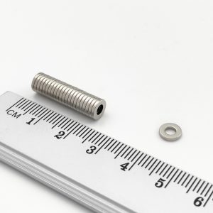 Neodymový magnet prsten 6-3x1 mm - N38