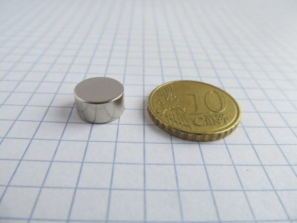 Neodymový magnet válec 10x5 mm - N42