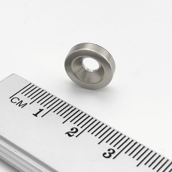 Neodymový magnet válec 12x3 mm s dírou M4 (jižní pól na straně s prohlubní) - N38