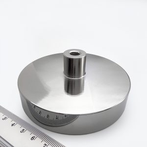 Magnet v pouzdře s vysunutým vnitřním závitem 100x20 mm
