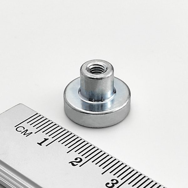 Magnet v pouzdře s vysunutým vnitřním závitem 16x4,5 mm - N42