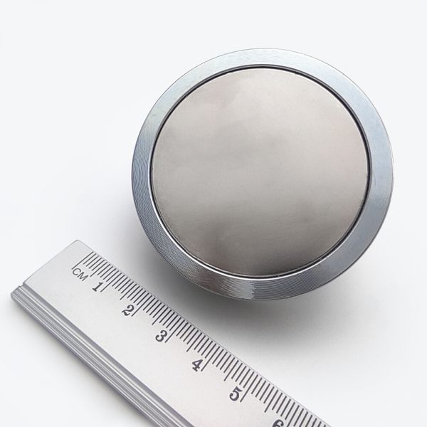 Magnet v pouzdře s vysunutým vnitřním závitem 60x15 mm