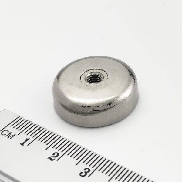 Magnet v pouzdře se závitem přes celý magnet 25x8 mm