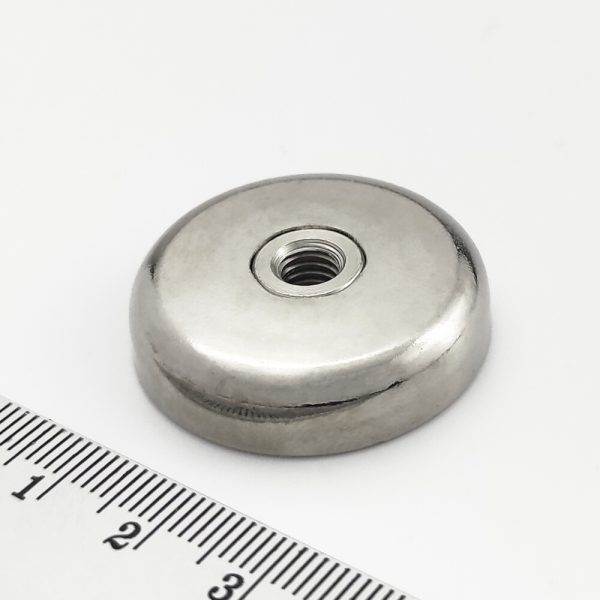 Magnet v pouzdře se závitem přes celý magnet 32x8 mm