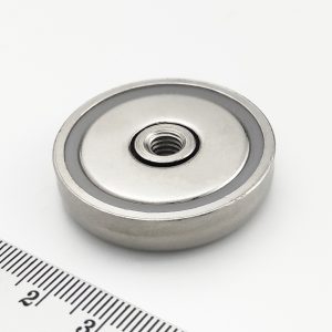 Magnet v pouzdře se závitem přes celý magnet 36x8 mm