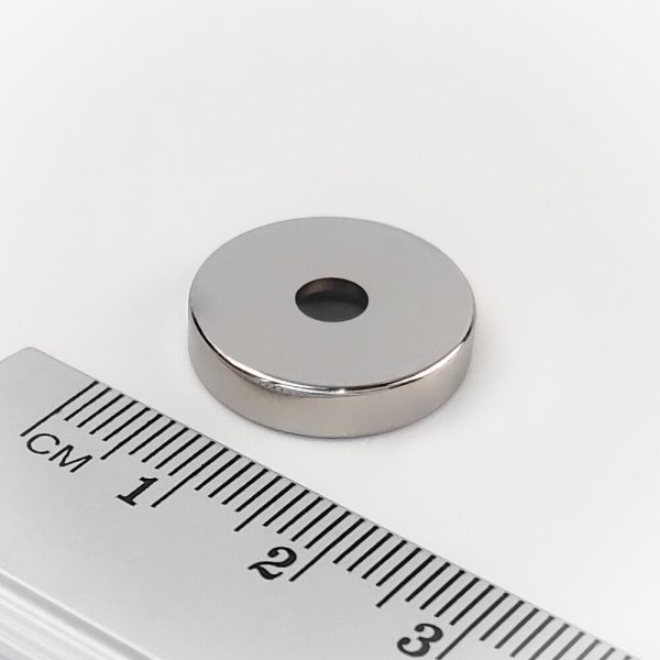 Neodymový magnet válec 18x4 mm s dírou M4