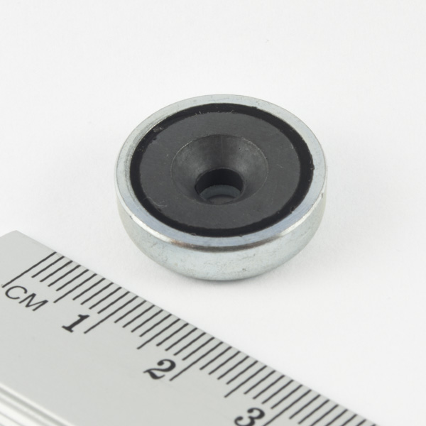 Magnet v pouzdře s dírou pro skrutku 20x6 mm (feritový)
