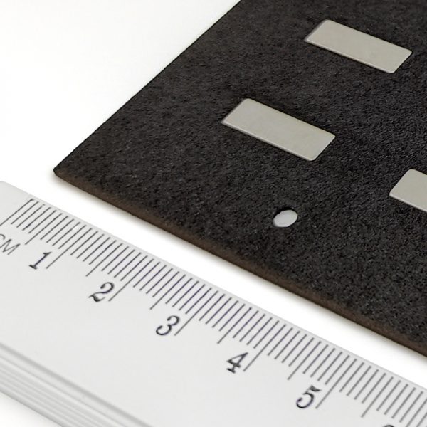 Neodýmový magnet kvádr 15x5x0,5 mm se samolepkou
