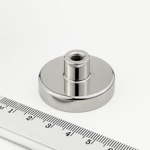 Magnet v pouzdře s vysunutým vňitřním závitem 36x8 mm