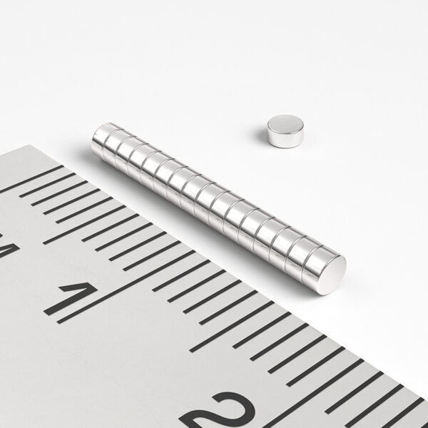neodymový magnet válec 2x1 mm