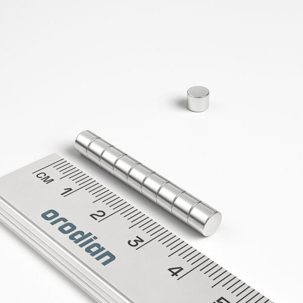 neodymový magnet válec 5x4 mm